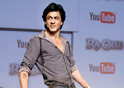 Shahrukh Khan is at home, but not alone on his birthday
